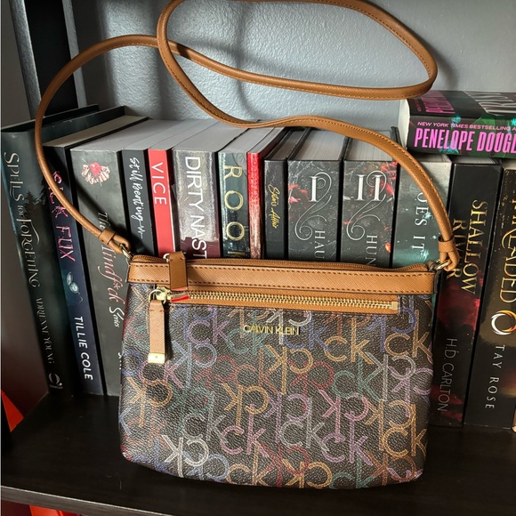 Calvin Klein Crossbody Logo Bag - Picture 1 of 2